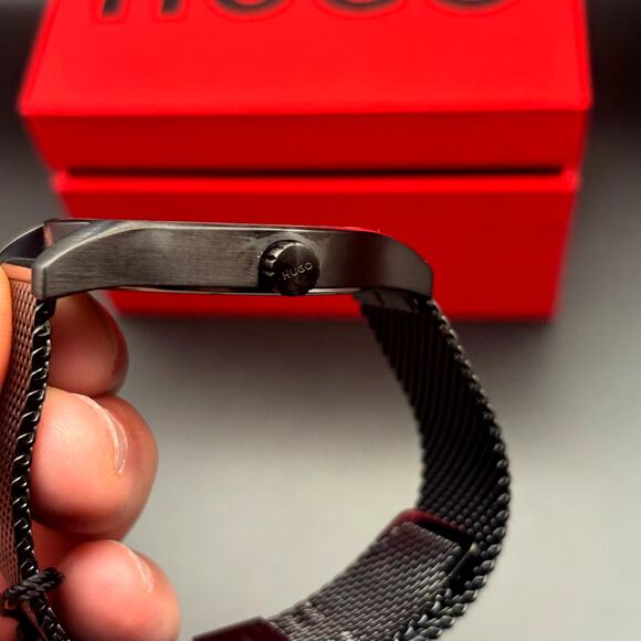 HUGO Move 1530044 Men’s Black Minimalist Mesh Bracelet Watch – Red Accent Dial - Picture 9 of 17